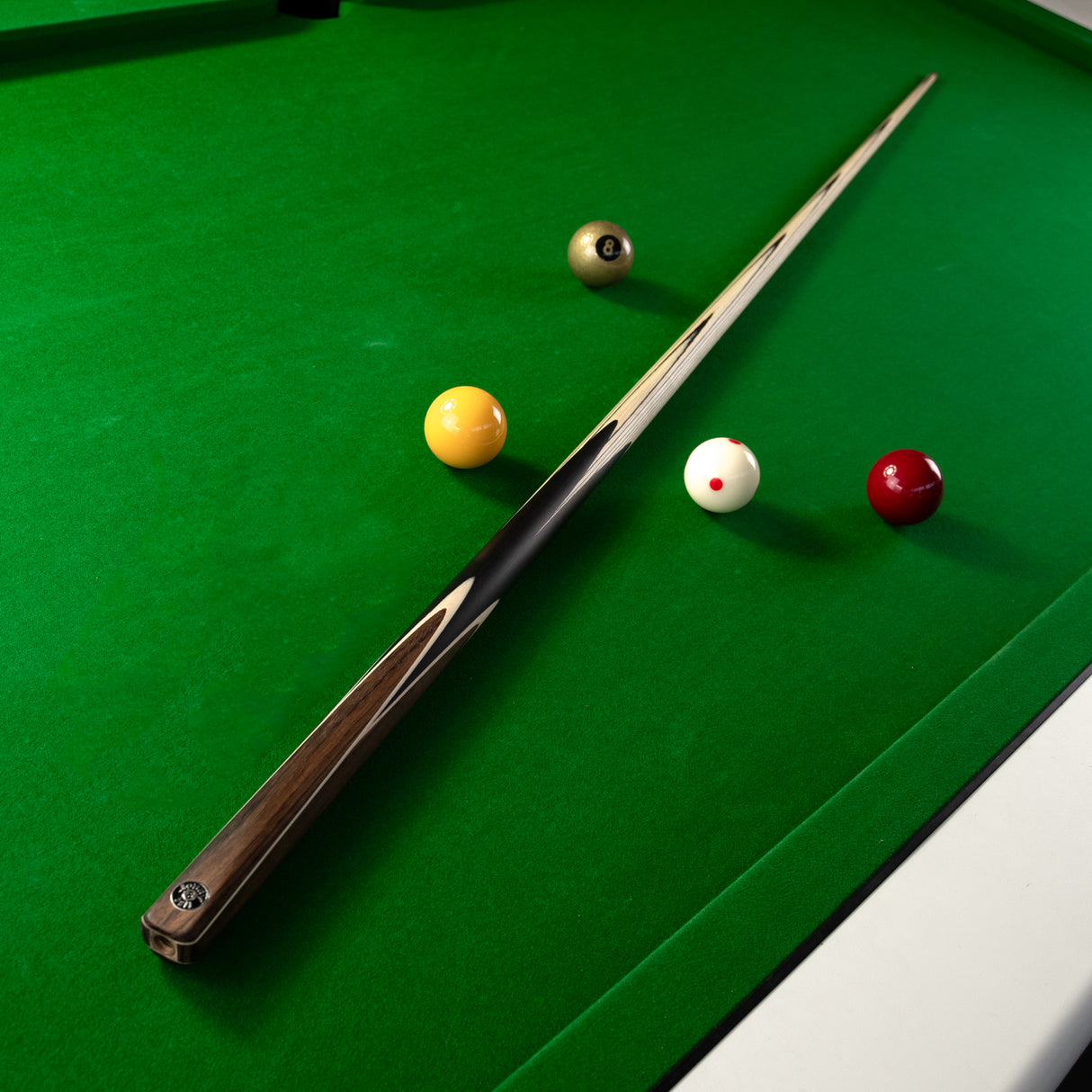 Jonny 8 Ball Walnut 57 Inch One Piece English Pool Cue with UV Printed Ash Shaft and 8.5mm Red Layered Tip