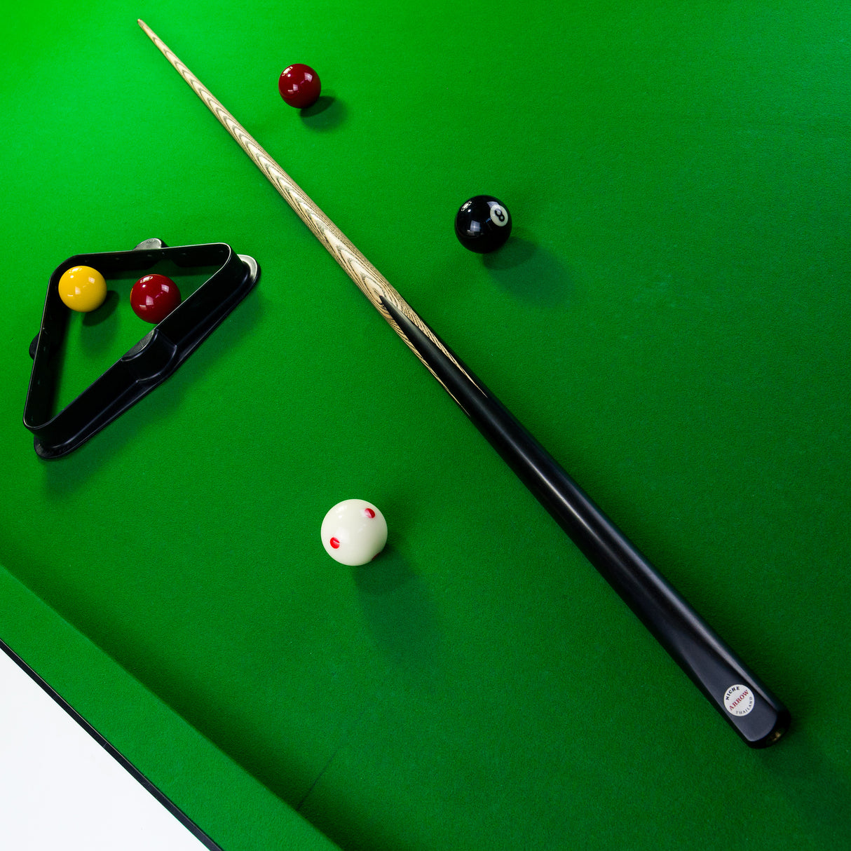 Niche Cues Thailand One Piece Snooker Cue 9.5mm Tip - Arrow