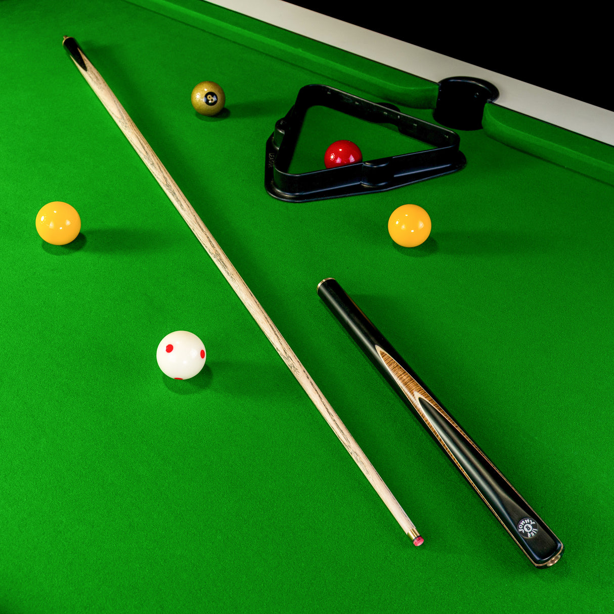 Jonny 8 Ball Pearl Series 57 Inch 3/4 English Pool Cue with 8mm Professional Red Layered Tip