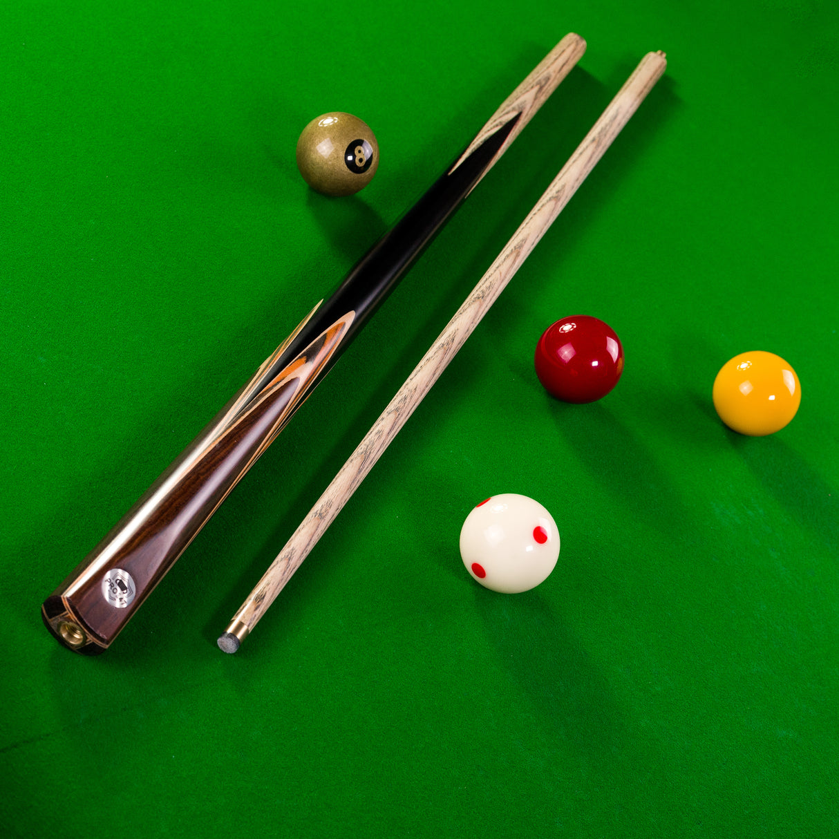 PRO147 TIGER 2 Piece Centre Joint Snooker and Pool Cue with 9.5mm Leather Tip