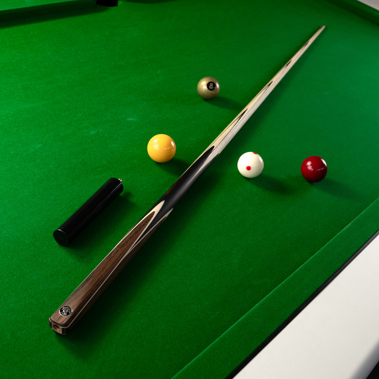 Jonny 8 Ball Walnut 57 Inch One Piece English Pool Cue and Case Set with UV Printed Ash Shaft and 8.5mm Red Layered Tip