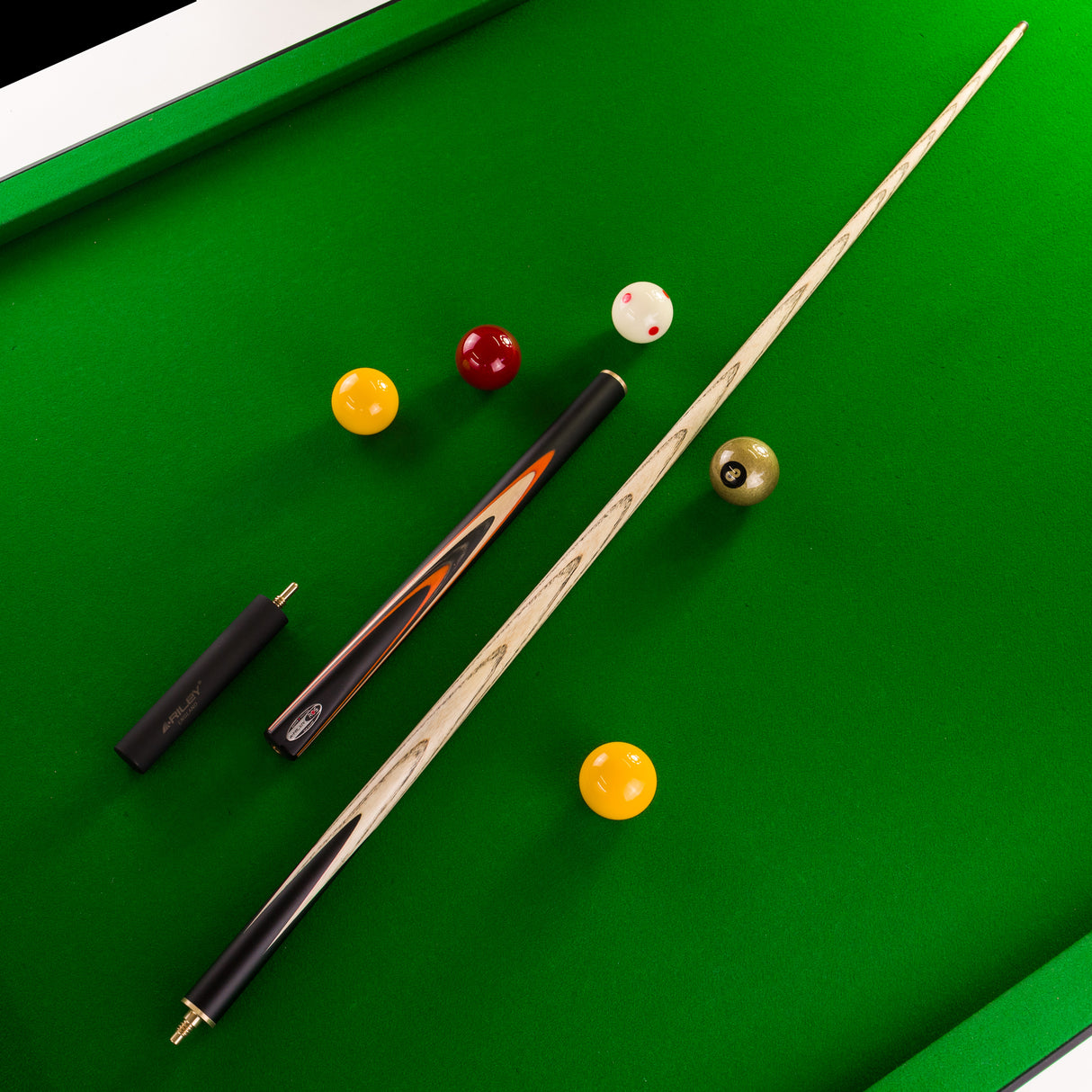 Riley Ronnie O’Sullivan 3 Series Limited Edition ¾ Joint Snooker and Pool Cue and Case Set with Ebony Butt and 9.5mm Elk Master Tip (ROS 3-8)