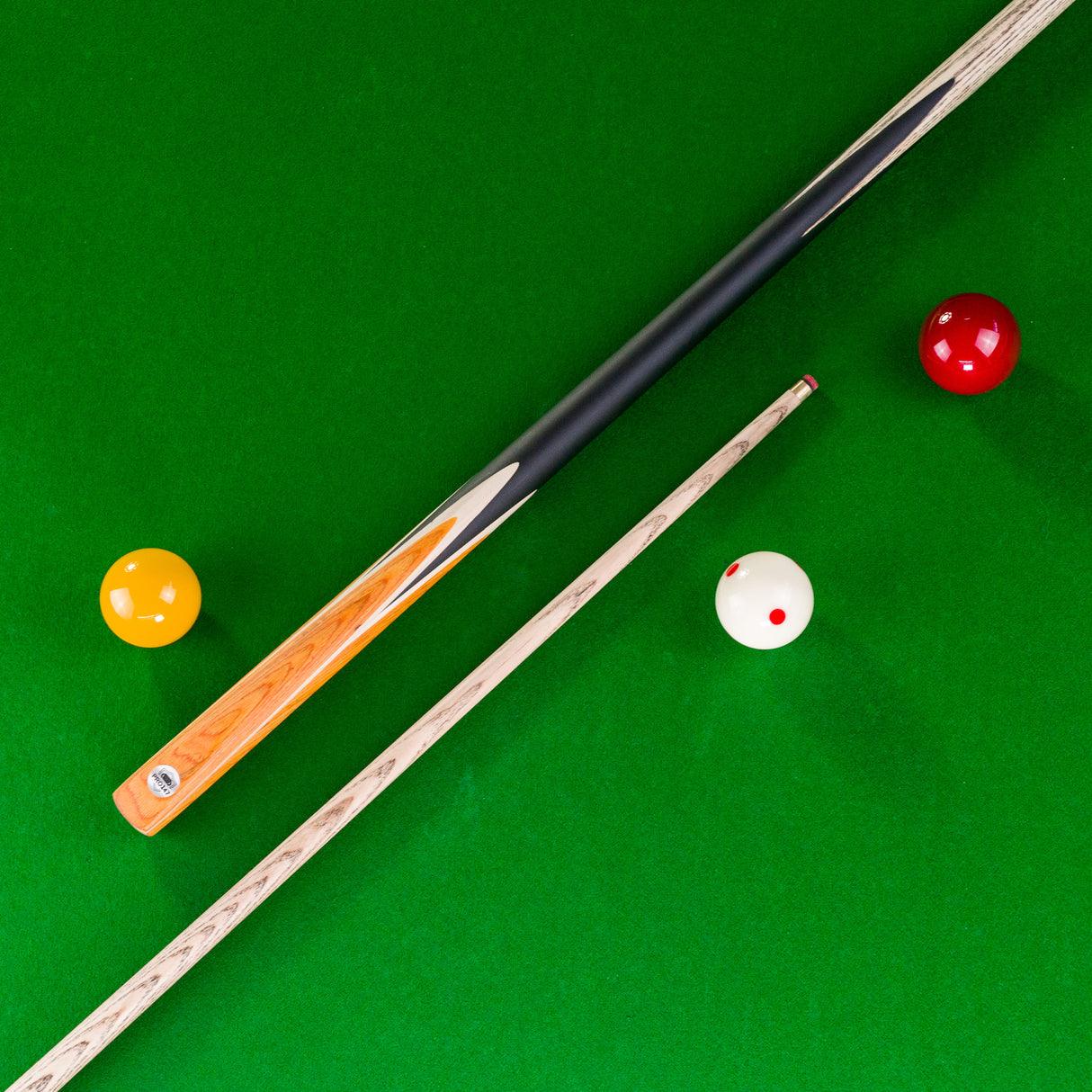 PRO147 Windsor 2 Piece Snooker and Pool Cue and Case Set 9.5mm Red Professional Tip