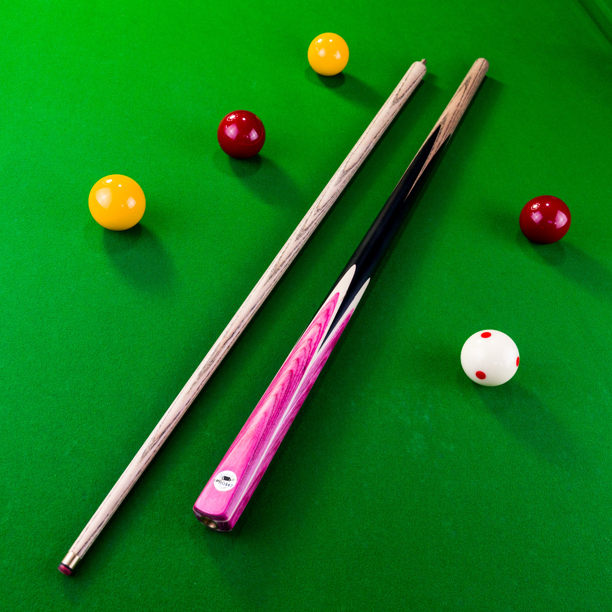 PRO147 Windsor 2 Piece Snooker and Pool Cue and Case Set 9.5mm Red Professional Tip
