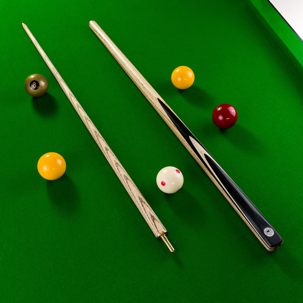 PRO147 Pro Match Ebony 2 Piece Snooker and Pool Cue 9.5mm Green Layered Tip