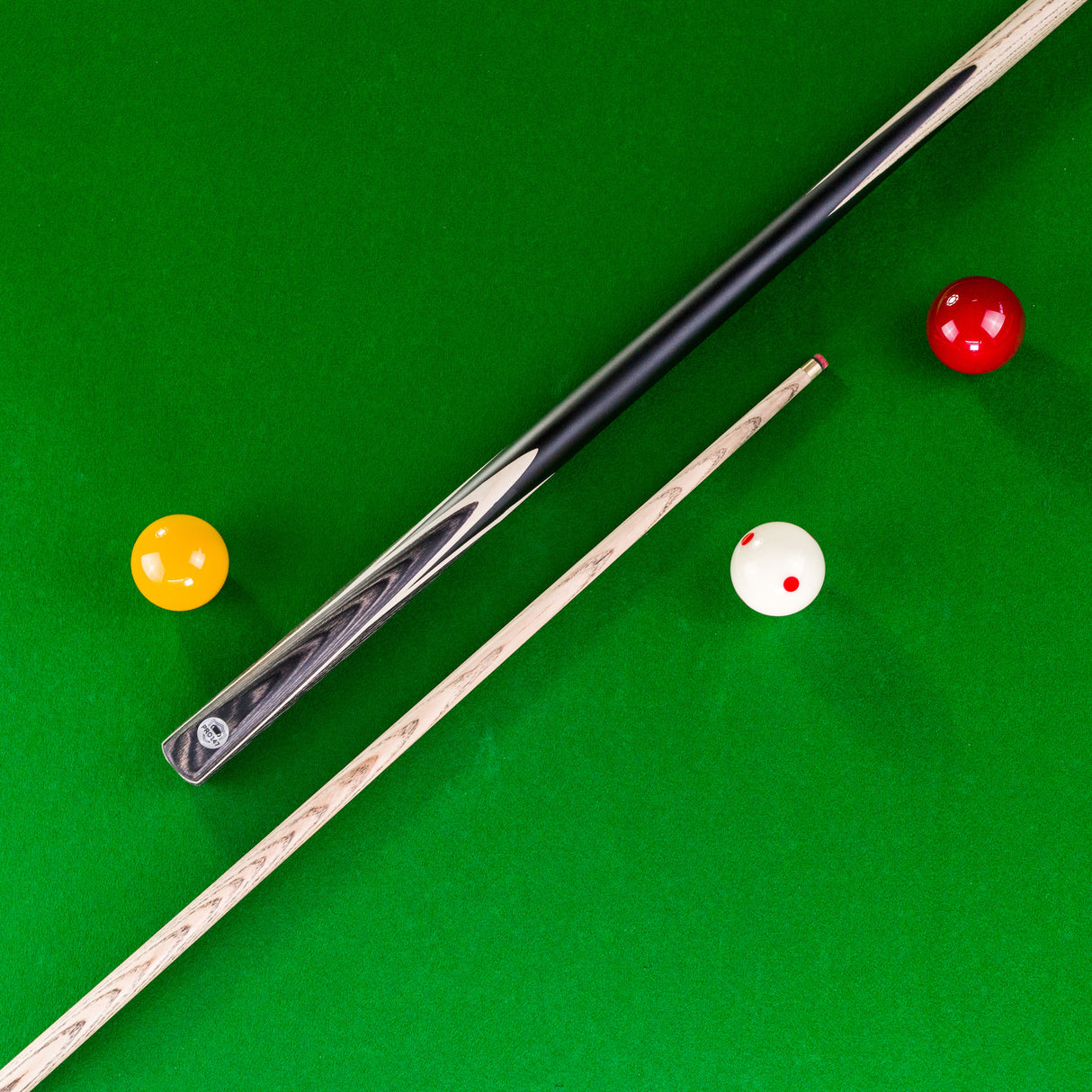 PRO147 Windsor 2 Piece Snooker and Pool Cue and Case Set 9.5mm Red Professional Tip