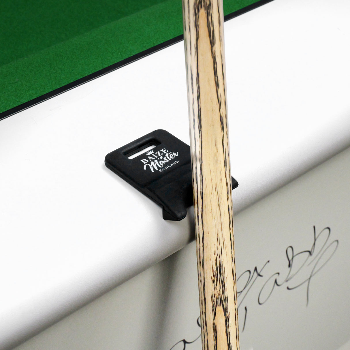 Baize Master Portable Snooker and Pool Cue Holder for 1 Cue with Carabiner Clip