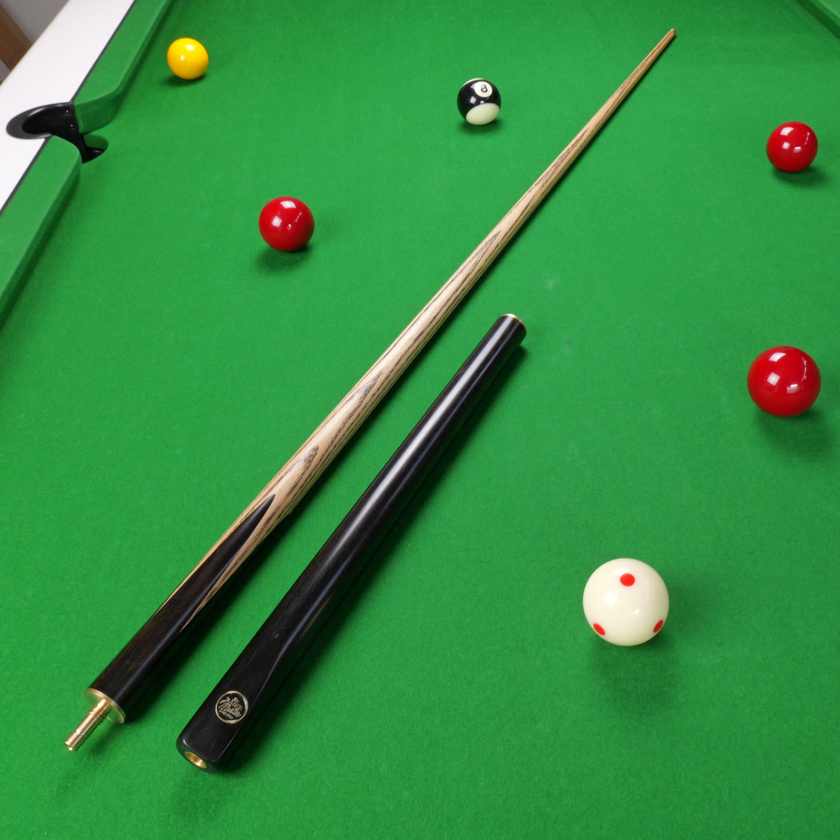 Baize Master CLASSIQUE 57 Inch ¾ Joint Ebony Butt English Pool Cue with Baize Master Pro Impact 8.5mm Tip