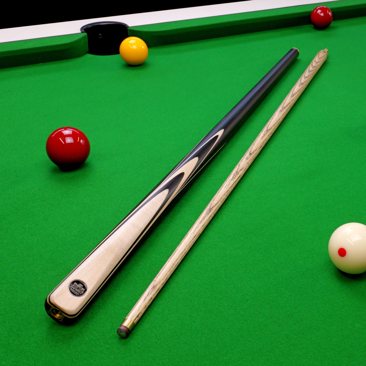 Baize Master BLACKLINE ELITE 2 Piece Snooker and Pool Cue and Case Set 9.5mm Layered Tip