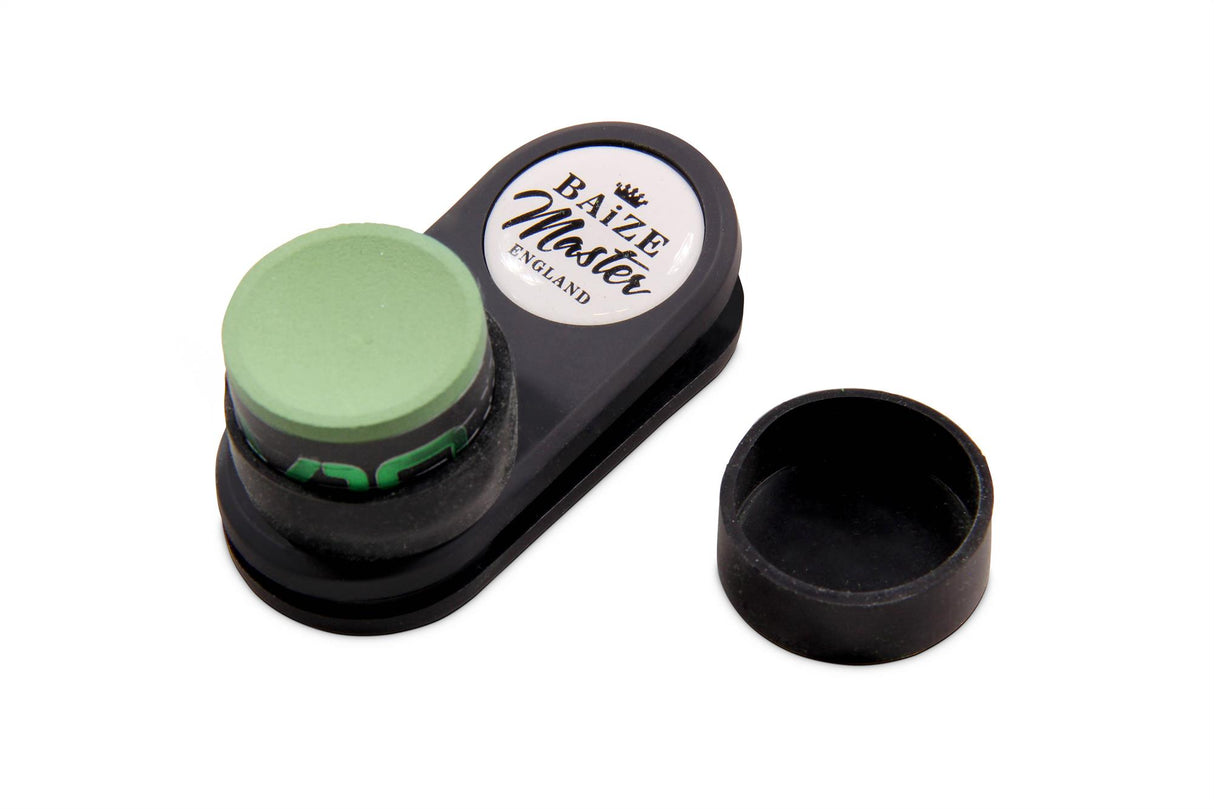 Baize Master T-MAG Magnetic Round Chalk Holder and Taom V10 Chalk