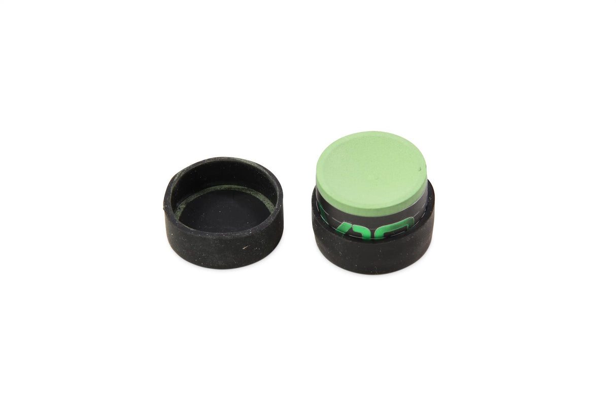 Baize Master T-MAG Magnetic Round Chalk Holder and Taom V10 Chalk