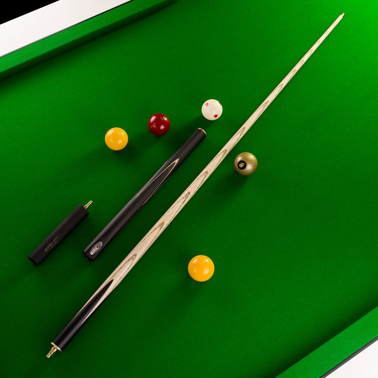 Riley Ronnie O’Sullivan 3 Series Limited Edition ¾ Joint Snooker and Pool Cue with Ebony Butt and 9.5mm Elk Master Tip – Includes Mini Butt Extension (ROS 3-9)