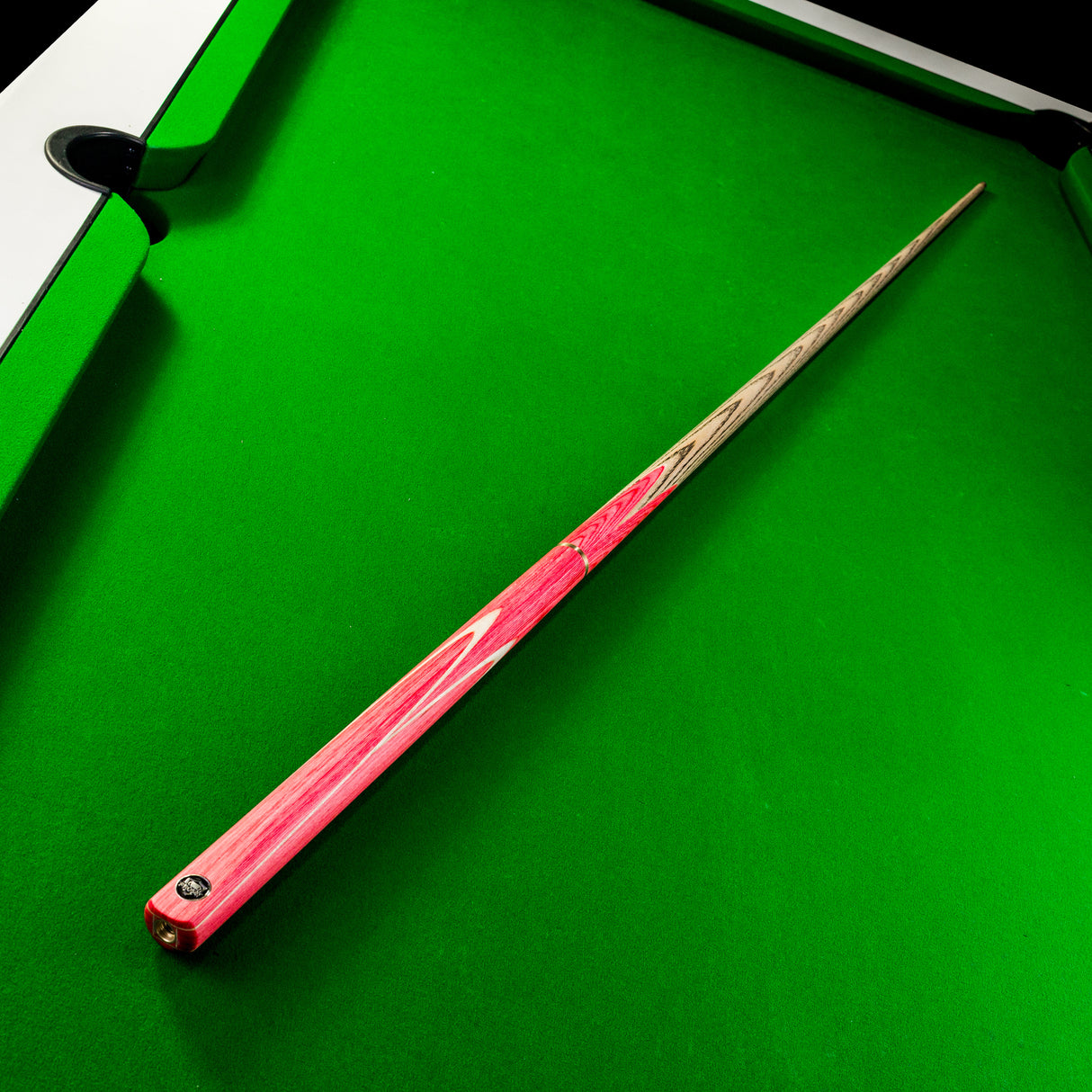 PRO147 Flamingo 3/4 Jointed Snooker and Pool Cue with 9.5mm Red Layered Pro Tip PRO147