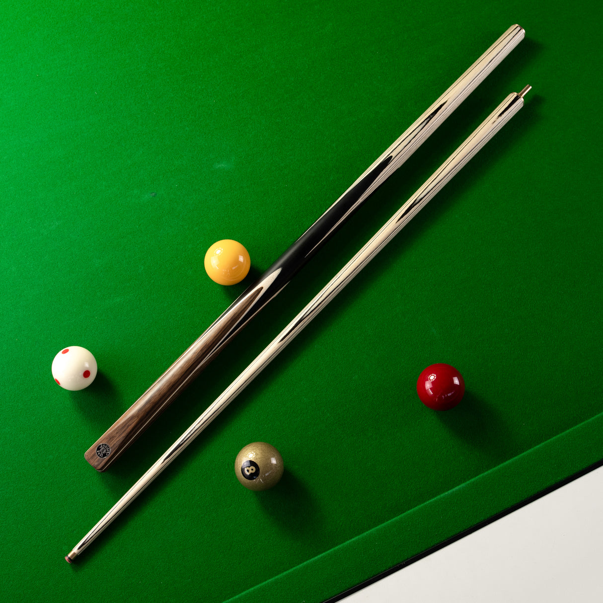 Jonny 8 Ball Walnut 57 Inch Two Piece English Pool Cue and Case Set 8.5mm Red Layered Tip