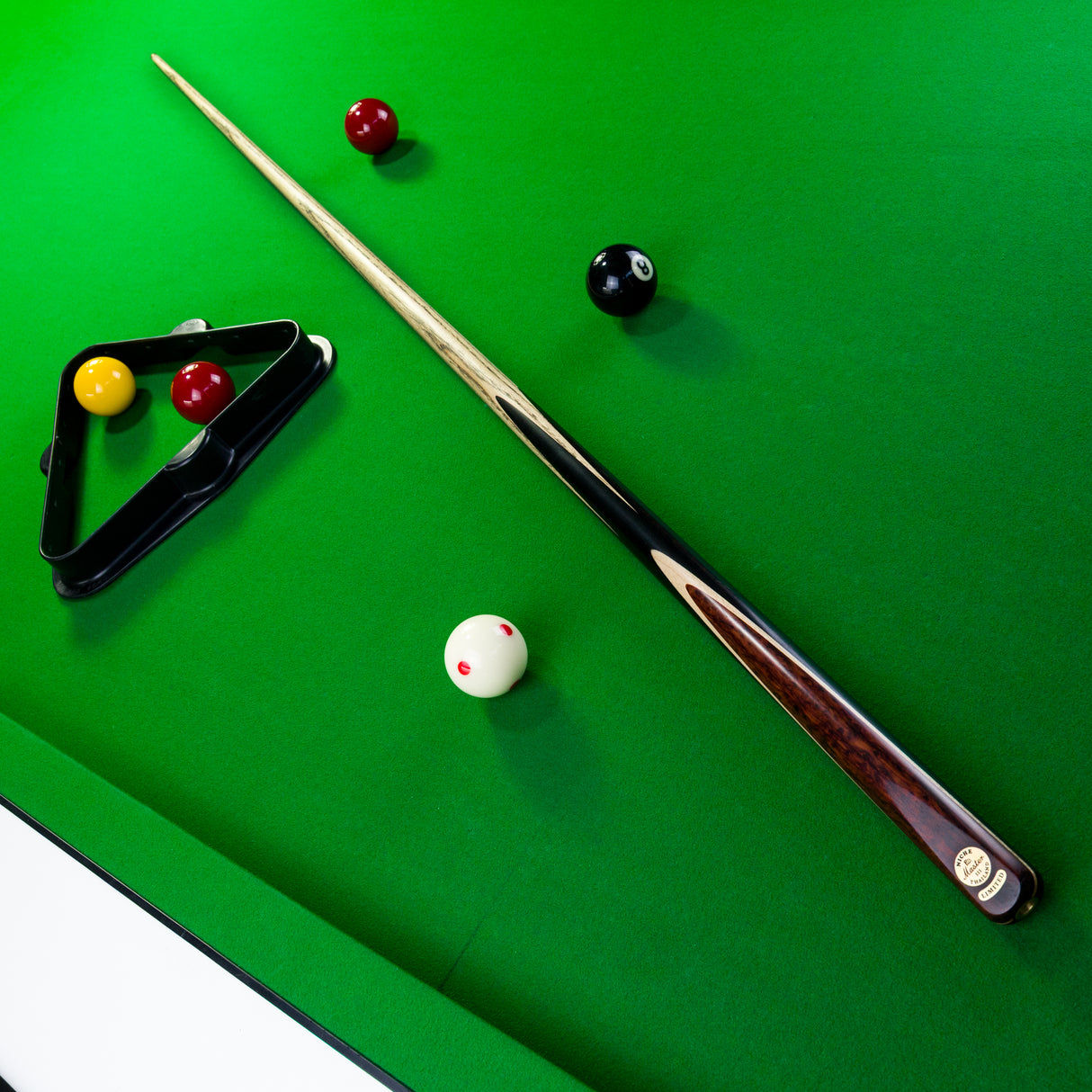 Niche Cues Thailand One Piece Snooker Cue 9.5mm Tip - Master Series