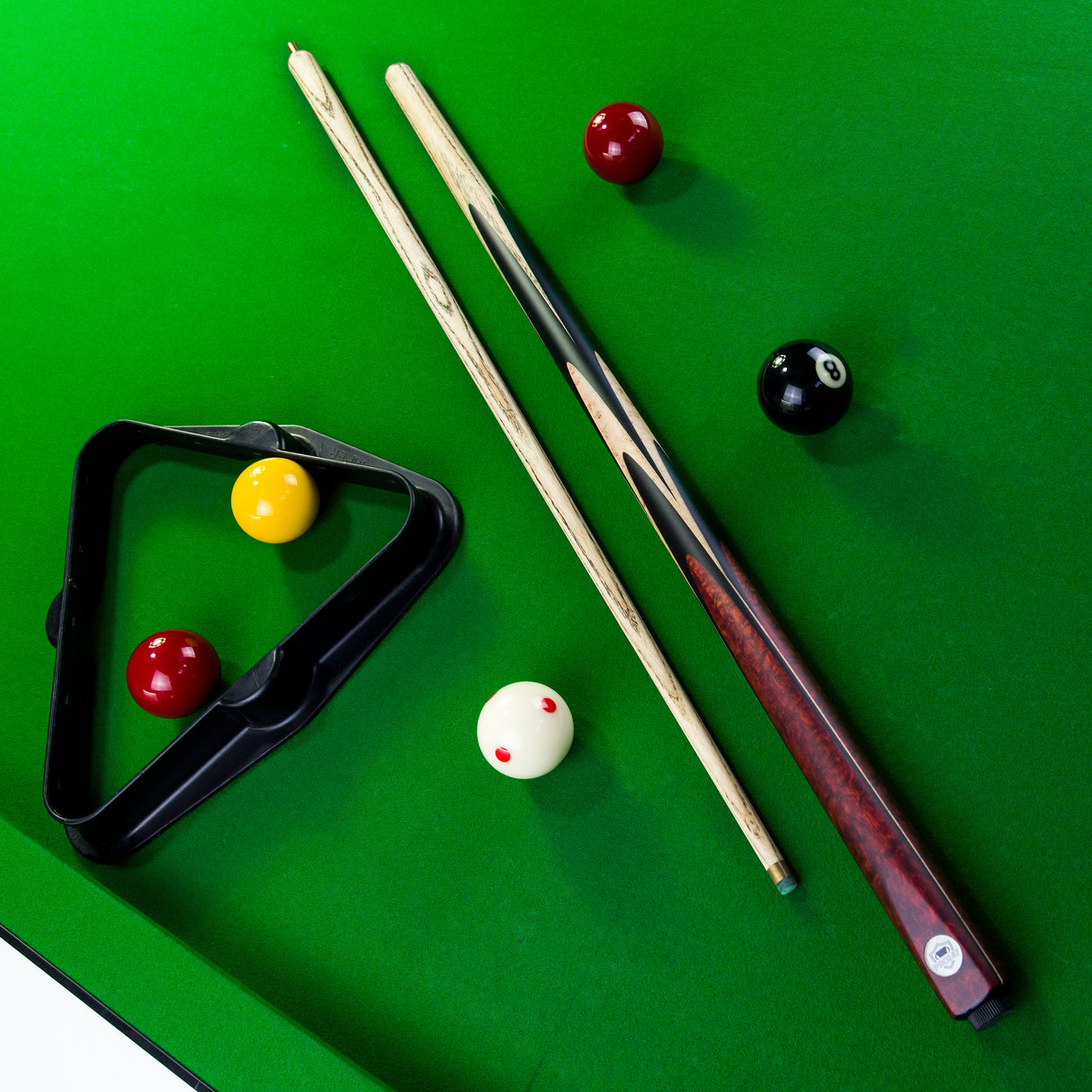 PRO147 Farsley Two Piece Snooker and Pool Cue with 9.5mm Green Layered Tip