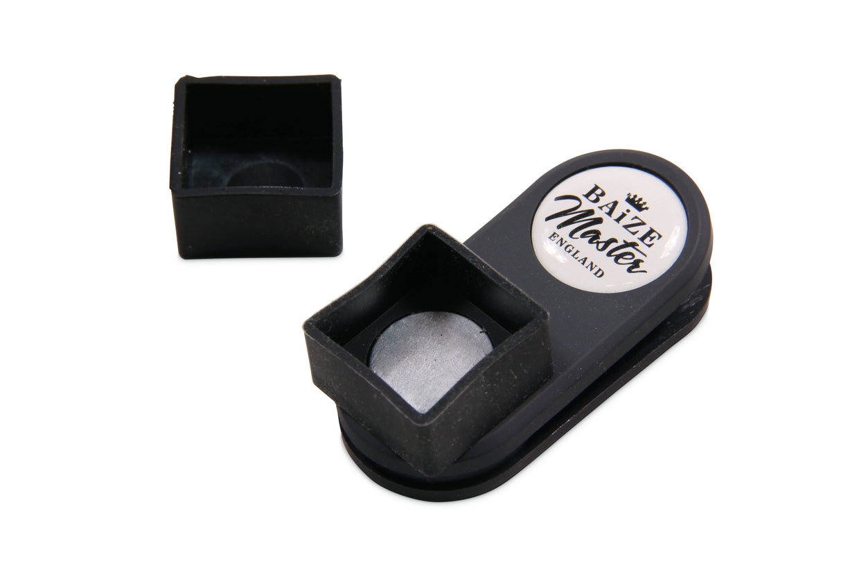 Baize Master T-MAG Magnetic Round Chalk Holder + 1 Piece Taom Pyro Chalk