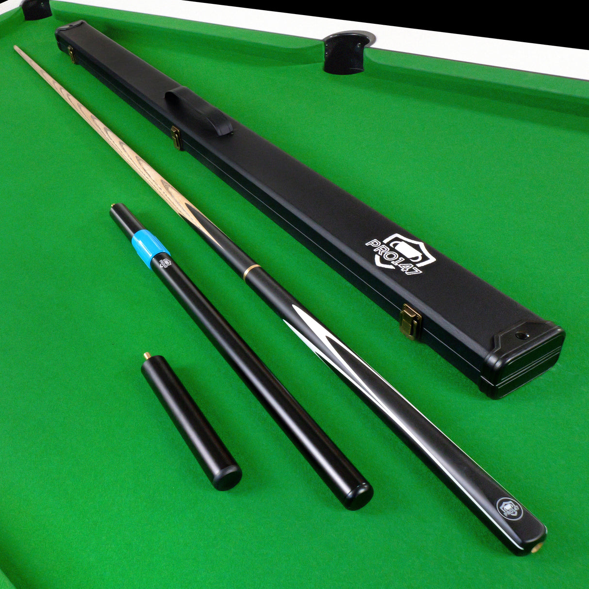 PRO147 Striker 3/4 Jointed Snooker and Pool Cue and Case Deluxe Set with 9.5mm Green Layered Tip